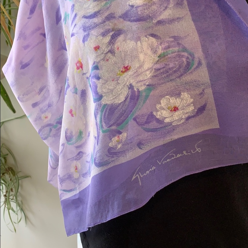 Vintage Gloria Vanderbilt water lilies scarf.